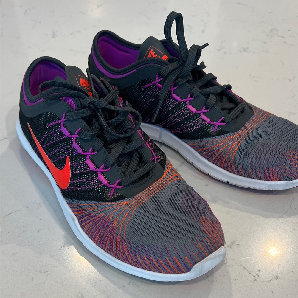 Nike Women's Gray and Pink Athletic Shoes